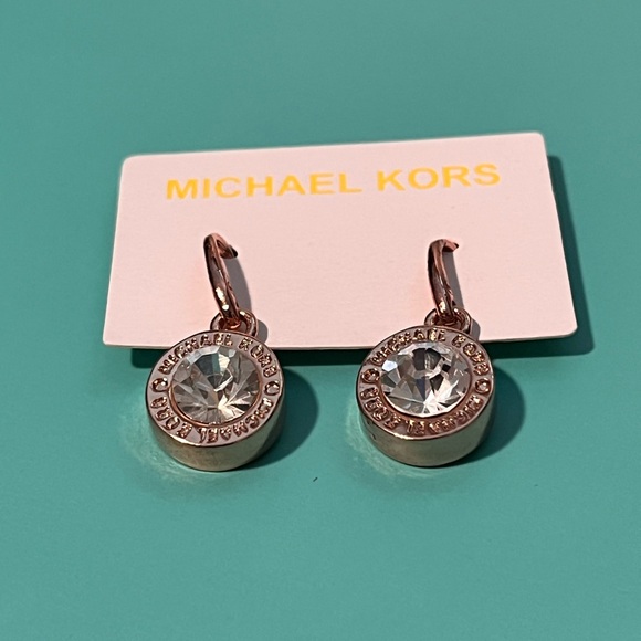 💥NWT💥Michael Kors Rose Gold Drop & Crystal Earrings! 😍 - Picture 3 of 4